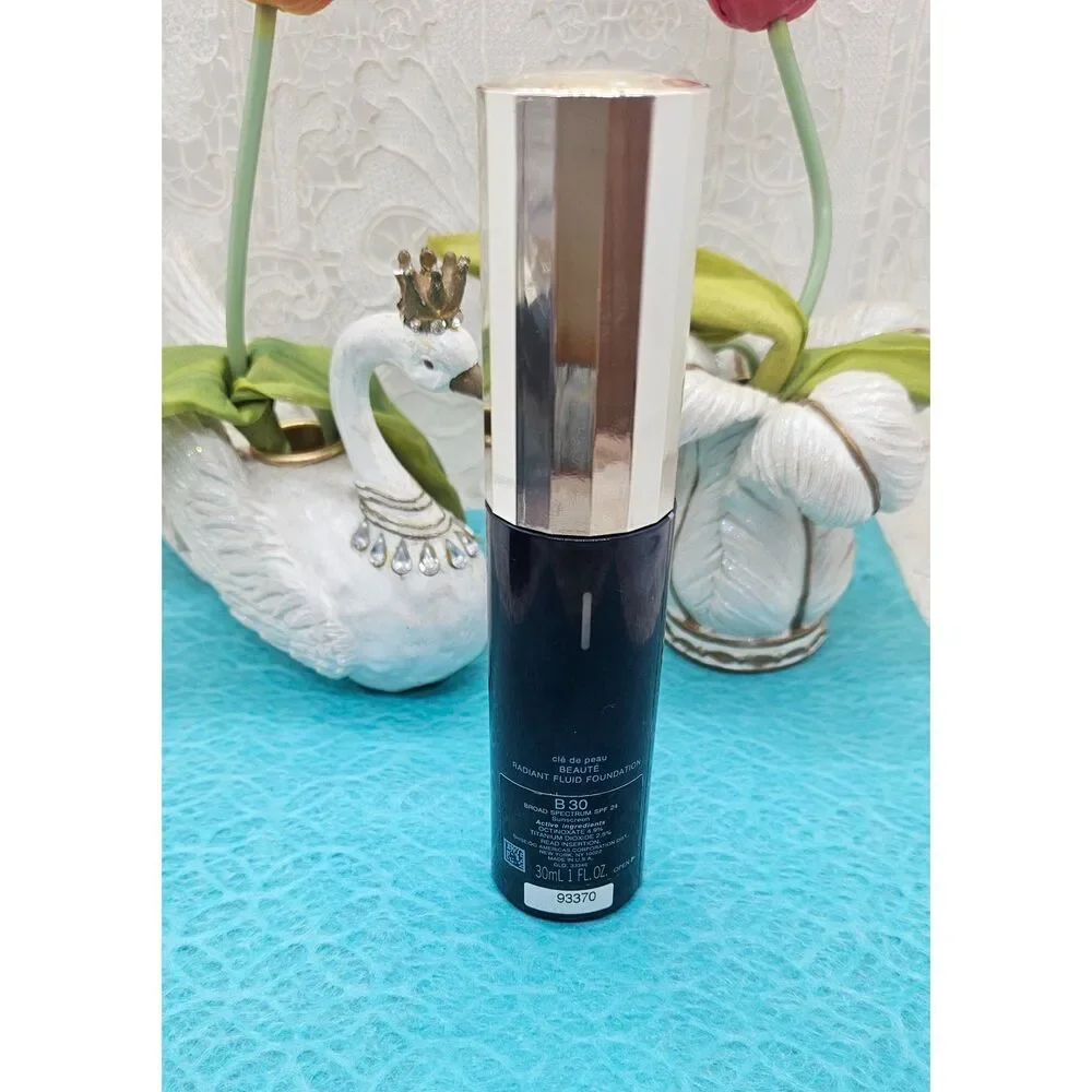 Cle de Peau B30 Medium Beige Radiant Fluid Foundation SPF24 NEW